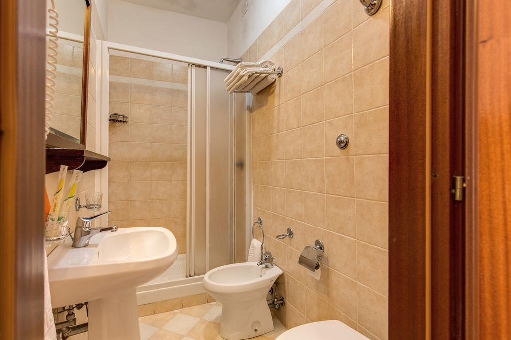 Gasthof New Albatros Checkin Portafortuna Guesth House Rom